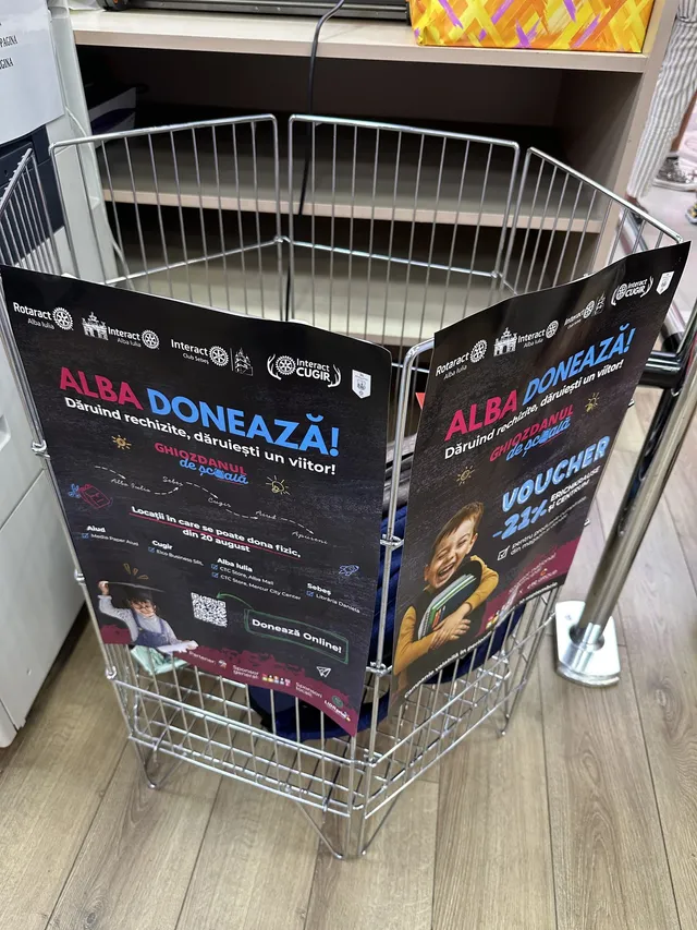 Coș de colectare a rechizitelor donate